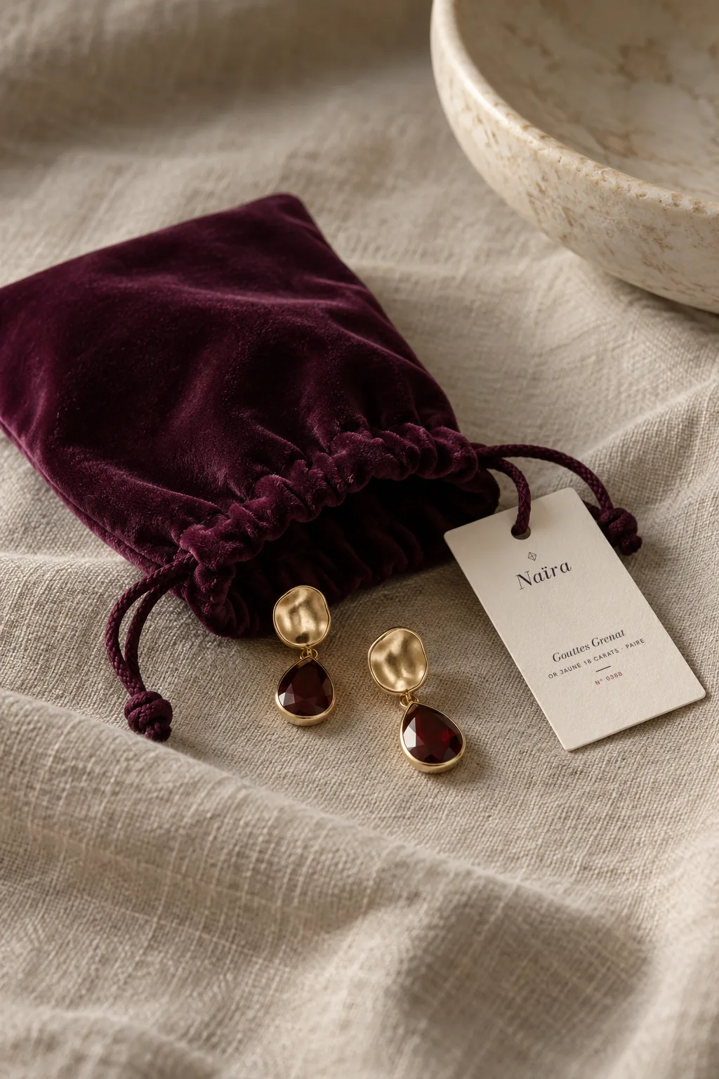 Velvet pouch for earrings and chains